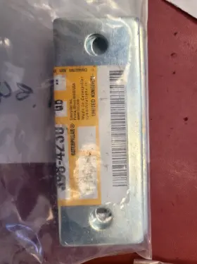 Cat 398-4230 Oem Caterpillar 5mm Thick Two Bolt Mounting Plate F1-4c
