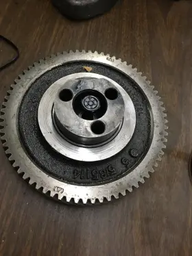 5135114 Detroit Diesel 453 Idler Left Helix Gear Cam Hub Spindle 3-53 Crank