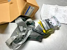 1c4z-65611b09-aaa Ford Oem Seat Belt Retractor 1c4z65611b09aaa 4348626
