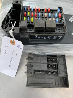 Ford 4c40-14a067-aa Genuine Oem Fuse Box Panel 4c4014a067aa