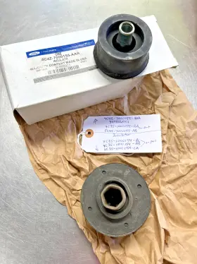 Xc35-1000154-bc Ford Xc351000155ba 4c4z-700155-aaa Oem Body Mount Insulators Xc35-1000155-ba