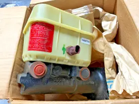 19301986 Gm 174-1237 Genuine Oem Ac Delco Brake Master Cylinder 15007799