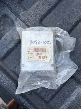4641051 Jlg Part - Valve Flow Divider 26 Gpm Oem