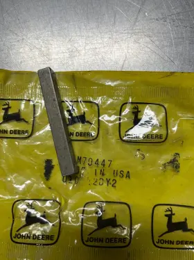 M70447 John Deere Genuine Oem Shaft Key