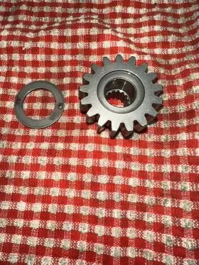 M897827 John Deere M807827 4100 Hydrostatic 4wd Gear End Of Countershaft #2