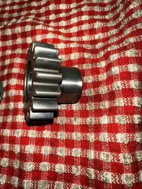 M897827 John Deere M807827 4100 Hydrostatic 4wd Gear End Of Countershaft #3