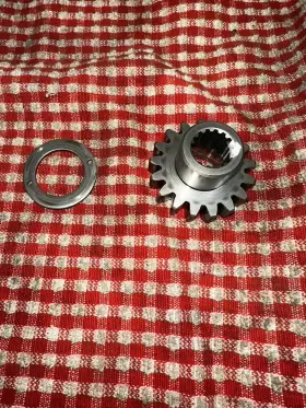 M897827 John Deere M807827 4100 Hydrostatic 4wd Gear End Of Countershaft