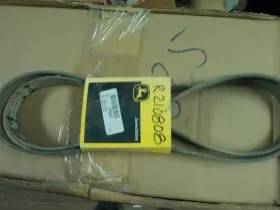 R210808 John Deere - Aux V-belt 83.07ftft Lgleft Top