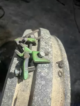 R26300 John Deere 4010 3010 4020 3020 Injector Clamp