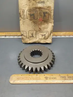 R80281 John Deere Nos Genuine Gear Pinion Shaft. 4050 4055