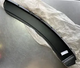 25165450 Mack 16qm518m Oem Lower Left Fender Extension Molding Bulldog Parts