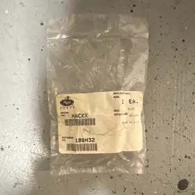 Mack 18qh32 Is An Oem For A Trucks King Pin Dust Cover Plug