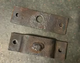 01629pma New Idea -a Used Pivot Plate And Stud For No. 10 302 323 Corn Pickers #2